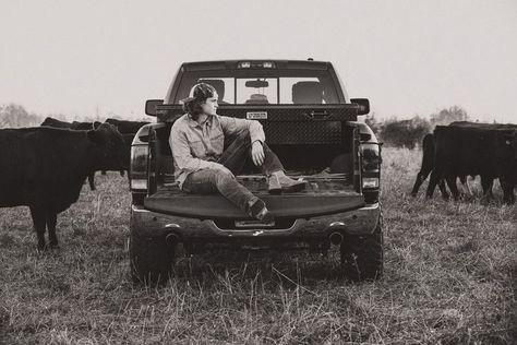 Tractor Senior Pictures, Truck Senior Pictures, Car Senior Pictures, Senior Session Ideas, Business Owner Quotes, Guy Senior Poses, Farm Senior Pictures, Old Truck Photography, Small Business Owner Quotes