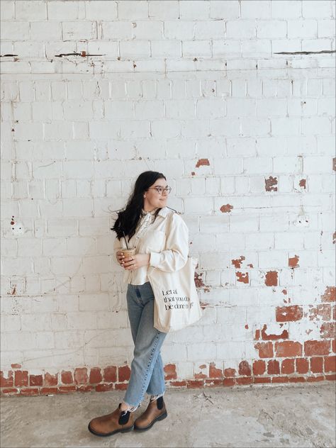 Blundstones With Skirt, Spring Blundstone Outfit, Mom Jeans Blundstones, Blundstone High Top Boots, Blundstone Outfit, Blundstone Boots Blundstone Usa, Blundstone Boots 1306, Blundstone Boots, Boots Outfits