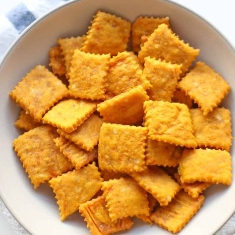 Hummus For Babies, Chicken Nuggets With Veggies, Sweet Potato Crackers Recipe, Spinach Hummus, Potato Crackers, Sweet Potato Crackers, Baby Meal Plan, Healthy Chicken Nuggets, Graham Cracker Recipes