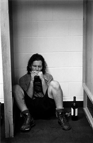 Eddie and his lonely harmonica. Pearl Jam Eddie Vedder, Eddie Vedder, Alice In Chains, Chris Cornell, Pearl Jam, On The Floor, My World, Nirvana, Music Is Life