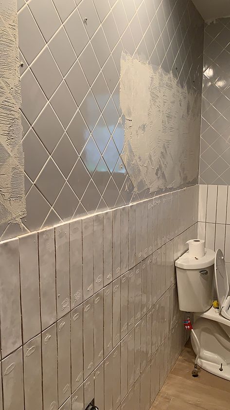 It's easier than you think to tile over old tile - follow this tutorial to see for yourself! Tiles In Bathroom, Tile Over Tile, Unique Tile Patterns, Rose House, Unique Tile, Half Bathroom, In Bathroom, Wooden Shelves, Shower Wall