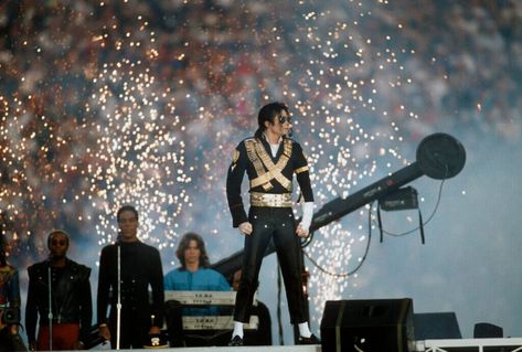 All-time greatest Super Bowl halftime show rankings: Michael Jackson, Beyoncé and Prince lead the way https://theathletic.com/3116452/2022/02/13/all-time-greatest-super-bowl-halftime-show-rankings-michael-jackson-beyonce-and-prince-lead-the-way/ Michael Jackson Outfits, Super Bowl Halftime Show, Super Bowl Halftime, Michael Jackson Dangerous, Best Banner Design, Best Banner, Halftime Show, Ll Cool J, Erykah Badu