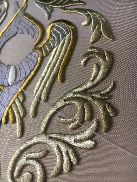 Astarion Cosplay, Embroidery Icons, Ear Cuff Diy, Goldwork Embroidery, 3d Embroidery, Gold Work, Needle Art, Vintage Embroidery, Rococo