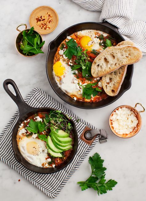 Shakshuka with Spinach and Harissa Recipe - Love and Lemons Easy Shakshuka Recipe, Arabisk Mad, Harissa Recipes, Eggs Avocado, Shakshuka Recipes, Whole Foods Vegan, Vegetarian Breakfast Recipes, Doodle Ideas, Vegetarian Breakfast