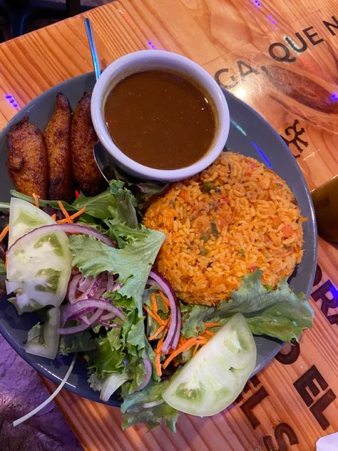 Arroz con pollo,  Colombian food, Colombian food aesthic, Latin food Columbia Food, Colombian Food, Lunch Room, Latin Food, I Want To Eat, Food Obsession, Cafe Food, Pretty Food, Street Food