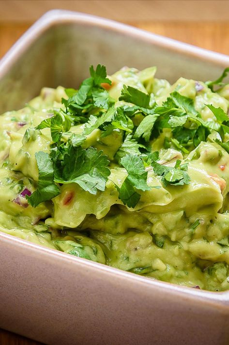 The Avocado in this delicious creamy vegan guacamole is so smooth and delicious! Very quick and easy to make. #veganism #vegan #creamy #avocado #deliciousveganfood Vegan Guacamole, Flour Tortilla Chips, Vegan Dips, Vegan Dip, Spanish Onion, Delicious Vegan Recipes, Vegan Paleo, Few Ingredients, Vegan Recipes Easy