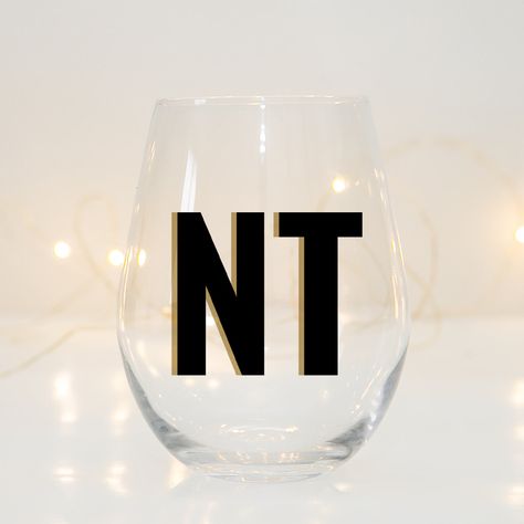 Name Wine Glasses, Stemless Wine Glass Wedding Favors, Cricut Wine Glass Ideas Name, Rehearsal Dinner Gift, Etched Wine Glasses Wedding, Monogram Wine Glasses, Wine Tasting Party, Guest Gifts, Stemless Wine Glasses