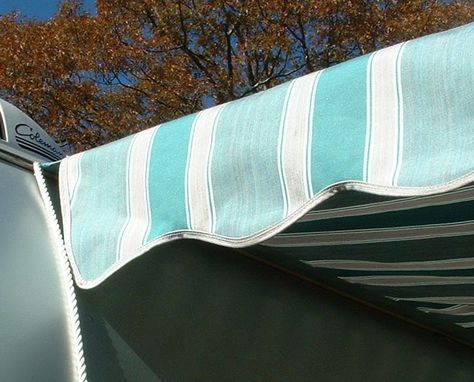 Diy Camper Awning How To Make, Vintage Camper Awning, Camper Awning, Trailer Awning, Trailer Makeover, Retro Rv, Aluminum Awnings, Camper Reno, Camper Awnings