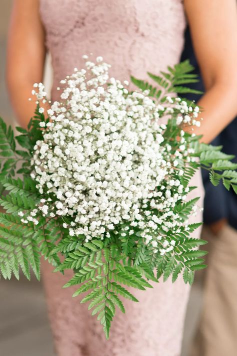 Fern Wedding Decor, Fern Centerpiece, Bouquet With Greenery, Fern Bouquet, Creative Wedding Centerpieces, Fern Wedding, Greenery Bouquet, Hydrangea Arrangements, Rustic Wedding Flowers