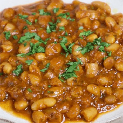 Loubia: Moroccan White Bean Stew Dry White Bean Recipes, Bean Stew Recipes, Meal For The Week, White Bean Stew, White Bean Recipes, Cozy Dinners, Moroccan Dishes, Bean Stew, Ripe Tomatoes