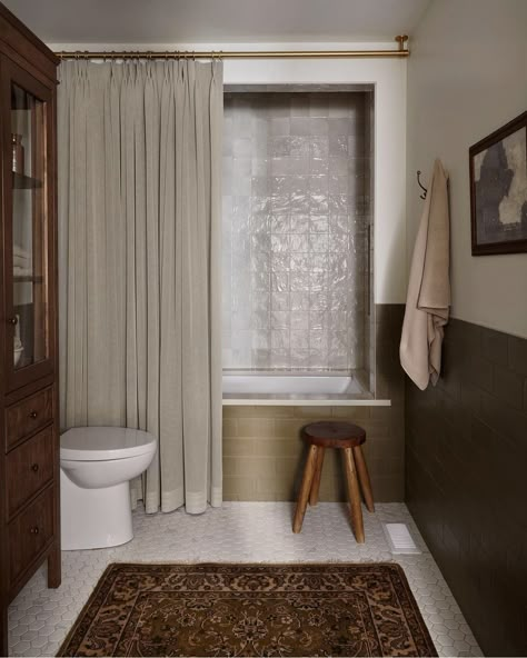 Moody Bathroom With Tub, Beautiful Bathrooms With Shower Curtains, Small Laundry Hallway Ideas, Grace Start Bathroom, Moody Bathroom With Shower Curtain, Chic Bathroom Storage, Minimal Japandi Bedroom, Bathroom Diy Remodel Budget, Modern Organic Guest Bathroom