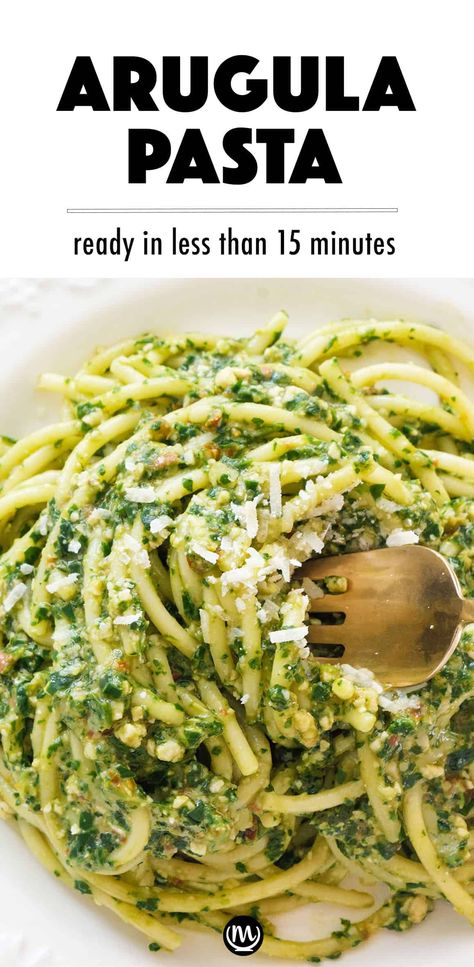 This arugula pasta makes an easy weeknight meal that's luscious, fresh, full of savory flavors and absolutely delicious. Ready in 15 minutes. #pastarecipes #arugularecipes #arugulapesto Argula Recipes Salad, Cooked Arugula, Arugula Pasta, Arugula Recipes, Arugula Pesto, Csa Recipes, Vegetarian Meals, Easy Weeknight, Meatless Meals