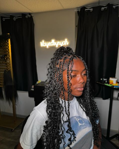 Medium Island Twist 😍😍😍 Squeeze Ins Posted ; July Bookings Open 🧚🏽‍♀️ $11 Deposit Required - Book An experience Today 🫧 Hairstylist : @slayedbynyah 🩷 #atlknotless #islandtwistatl #knotlessbraids #knotlessbraidsatl #atlknotlessbraider #atlknotlessbraids #knotless #knotlessbraids #atlbraider #atlislandtwist #atltwist #bohotwistatl #atlhairstylist #atlhairstylists #islandtwist #southfultonbraider #campcreekbraider #atlantabraider #campcreekhairstylist #georgiastateuniversity #spelmancollege #cl... Island Twist Medium Length, Island Twist Medium, Medium Island Twist, Island Twist, Clark Atlanta University, Spelman College, Georgia State University, Boho Twists, Girl Braids