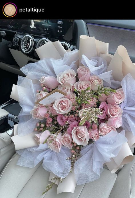 Bouqette Of Flower Aesthetic, Pink Bouquet Flowers Birthday, Big Bouquet Of Flowers Aesthetic, Big Pink Flower Bouquet, Huge Bouquet Of Flowers Aesthetic, Big Bouquet Of Roses Aesthetic, Expensive Flowers, Luxury Flower Bouquets, Vintage Flowers Wallpaper