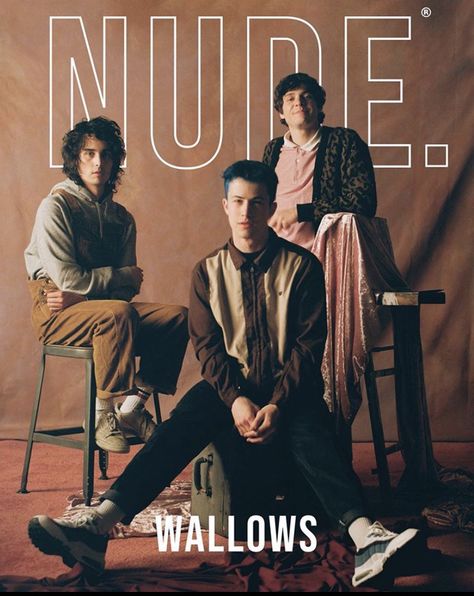 Band Photography Studio, Band Pictures Aesthetic, Music Band Photoshoot, Wallows Aesthetic, Musician Photoshoot, Band Portraits, Movie Photoshoot, Music Photoshoot, Trust Fall