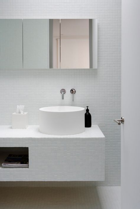 <3 Small White Bathrooms, White Bathroom Tiles, Architecture Bathroom, Modern Renovation, White Mosaic, Interior Minimalista, Minimalism Interior, Minimalist Bathroom, Laundry In Bathroom