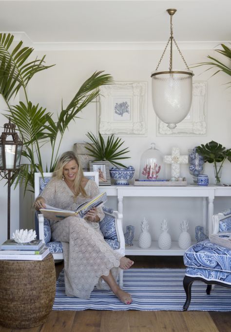 Hamptons Lounge Room, Hamptons Renovation, Indah Island, Hamptons Design, Hamptons Style House, Modern Hamptons Style, Hampton Style Home, Hamptons Style Decor, Blue And White Decor