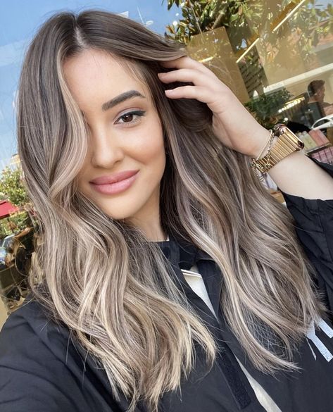 Hair Trends 2024, Color Trends 2024, 2024 Hair Trends, 2024 Hair Color, Brunette Hair With Highlights, Dark Roots Blonde Hair, Brown Hair With Blonde Highlights, Brunette Balayage Hair, Short Hair Trends