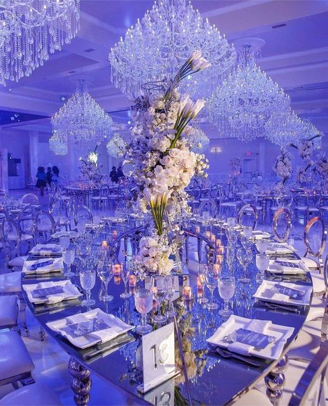 Indoor Wedding Receptions, Wedding Venues Indoor, Wedding Stage Design, Extravagant Wedding, Luxury Wedding Decor, Wedding Decor Ideas, Ultra Luxury, Unique Wedding Decor, Arab Wedding