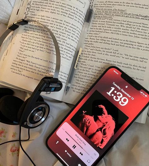 Cinnamon Girl, Tv Girls, Music Aesthetic, Red Aesthetic, Book Aesthetic, Music Is Life, Aesthetic Photo, My Vibe, Dream Life