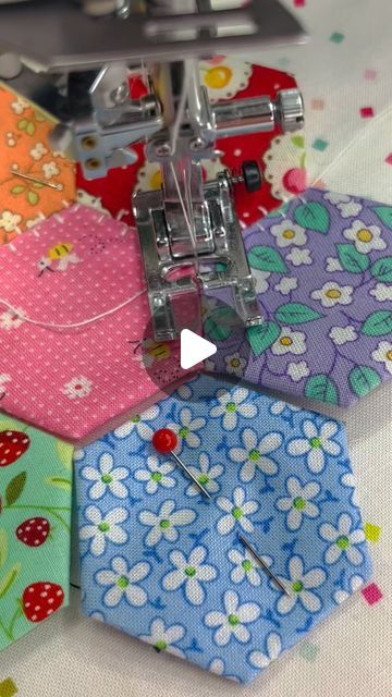 How To Quilt A Hexie Quilt, Sewing Hexagons Together, Hexagon Sewing Projects Ideas, How To Sew Hexagons Together By Machine, Sewing Hexies By Machine, How To Sew Hexies Together By Machine, Hexagon Quilt Blocks Free Pattern, How To Make Hexagons For Quilting, Mini Hexie Projects