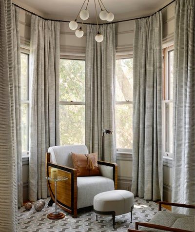 Bedroom Design Ideas & Pictures on 1stdibs Bow Window Curtains, Bedroom Window Dressing, Creative Curtains, Window Bay, Bay Window Treatments, Dining Room Window Treatments, Bay Window Living Room, Floor To Ceiling Curtains, Bay Window Curtains