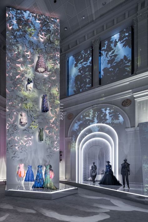 Central Atrium, Dior Designer Of Dreams, Christian Dior Designer, Fashion Dream Job, Museum Fashion, Brooklyn Museum, Dior Designer, Exhibition Space, High Fashion Street Style