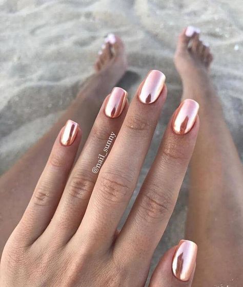 50 Eye-Catching Chrome Nails to Revolutionize Your Nail Game #nailcolors #cutenails Holiday Nails Summer, Nail Spring, Nagellack Trends, Chrome Nails Designs, Bride Outfits, Gold Nail, Rose Gold Nails, Pretty Nail Art Designs, Nail Style