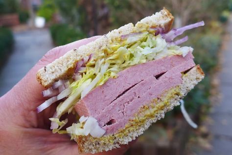 Easiest Liverwurst Sandwich Recipe - TheFoodXP Homemade Liverwurst Recipe, Liverwurst Sandwich, Liverwurst Recipe, Sausage Sandwich Recipes, Offal Recipes, Liverwurst, Sandwhich Recipes, Best Sandwiches, Sausage Sandwiches