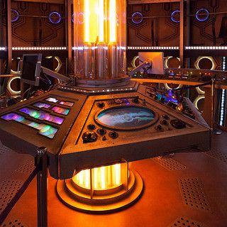 First close-up view of the console | Twelfth Doctor's TARDIS | Set Tour-10 | by Paul Dykes Tardis Interior, Doctor Who Companions, Doctor Who 2005, David Tennant Doctor Who, Donna Noble, Twelfth Doctor, Tv Doctors, The Tardis, Doctor Who Quotes