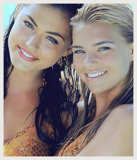 Bella & Cleo Phoebe Tonkin H2o, Cariba Heine, No Ordinary Girl, Indiana Evans, H2o Mermaids, Mako Mermaids, Water Aesthetic, Mermaid Pictures, Mermaid Aesthetic