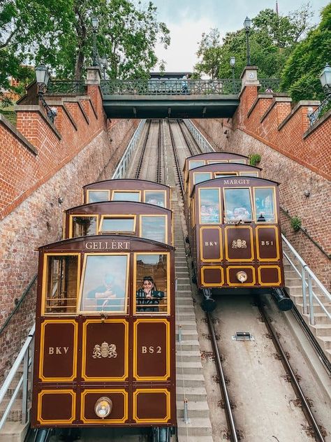 17 Unbelievable Free Things to Do in Budapest Budapest Places To Visit, Things To Do In Budapest Hungary, Budapest Instagram Spots, Budapest Photo Ideas, Budapest Hungary Aesthetic, Budapest Baths, Budapest Fashion, Budapest Vacation, Budapest Aesthetic