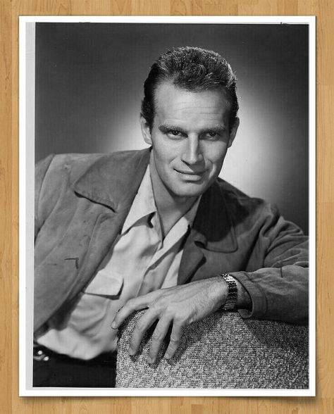 Charlton  by carole Ben Hur, Charlton Heston, Cinema Movie, Cinema Movies, Man On The Moon, Adam Levine, Sophia Loren, Golden Age Of Hollywood, Hollywood Actor