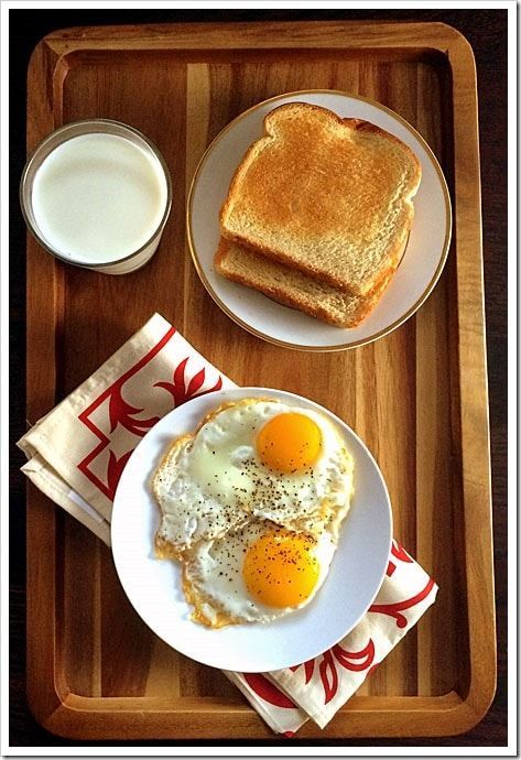 Half fried eggs - This lovely breakfast comes together in about 5 minutes and is a perfect way to start your day. #eggs #eggrecipes How To Freeze Eggs, Eggs In Air Fryer, Freeze Eggs, Egg And Potato, Egg Bakes, White Recipes, Egg White Recipes, Breakfast Pictures, Indian Meals