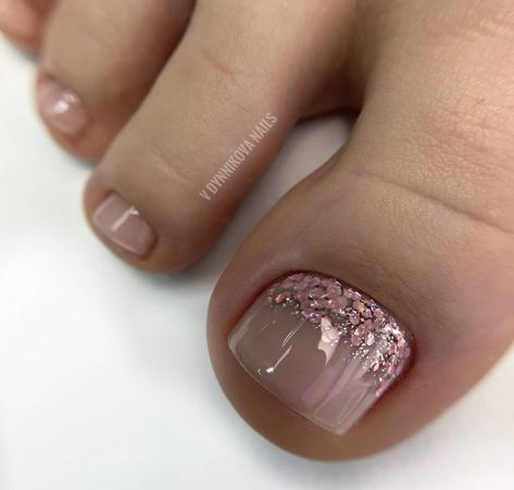 Gel Polish Pedicure Designs, Pedicure Ideas Classy, Holiday Toenails, Rose Gold Pedicure, Elegant Toe Nails, Toes Nails Designs, Toes Nails Ideas, Toes Nails Colors, Toe Nail Designs For Summer