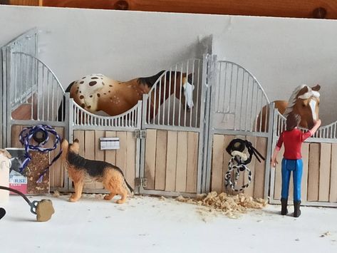 Schleich Horses Stable, Toy Horse Stable, Horses Photos, Diy Horse Barn, Horse Barn Plans, Horse Crafts, Horse Diy, Custom Horse, Barn Ideas