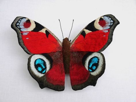 Fabric Sculpture, Sculpture Textile, Peacock Butterfly, Butterfly Species, Textile Sculpture, Creating Texture, Fabric Butterfly, Paper Butterfly, Butterfly Pictures