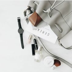 Flat Lay Inspiration, Mood Happy, Photography Bags, Fotografi Digital, Monday Mood, Minimal Photography, Happy New Week, Photo Grid, Holistic Beauty