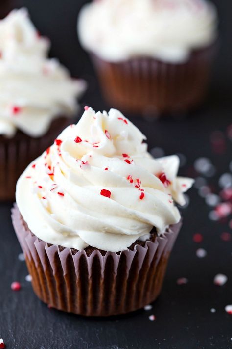 Whipped Peppermint Buttercream Frosting Recipe Peppermint Buttercream Frosting Recipe, Peppermint Buttercream Frosting, Cake Frosting Tips, Peppermint Frosting, Peppermint Buttercream, Christmas Baking Easy, Easy Buttercream Frosting, Christmas Cakes Easy, Buttercream Frosting Recipe