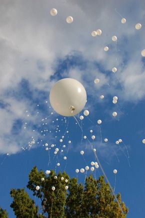 Clouds With Balloons, Memorial Balloons, Balloon In The Sky, Balloons In The Sky, Tagalog Quotes Funny, Lion Images, Image Swag, Dew Drops, White Balloons