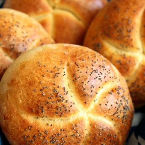 Kaiser Roll, German Pastries, Sandwich Rolls, German Food Authentic, German Cooking, Hard Rolls, Kaiser Rolls, German Bread, Artisan Breads