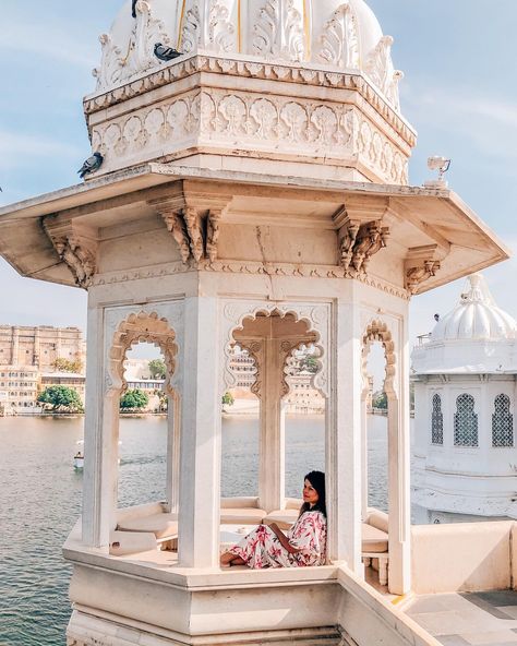 L I F E 💗 Lost in deep thoughts of when life will be “normal” again ... any hazardous guesses anyone? . When do you really think we will be able to travel again? . . . . . . . . . . . . . . Credits @jetset_anna Taj Lake Palace, City Palace Udaipur, Jaipur Travel, Udaipur India, Travel Pose, Travel Pictures Poses, Unique Place, Visit India, Udaipur