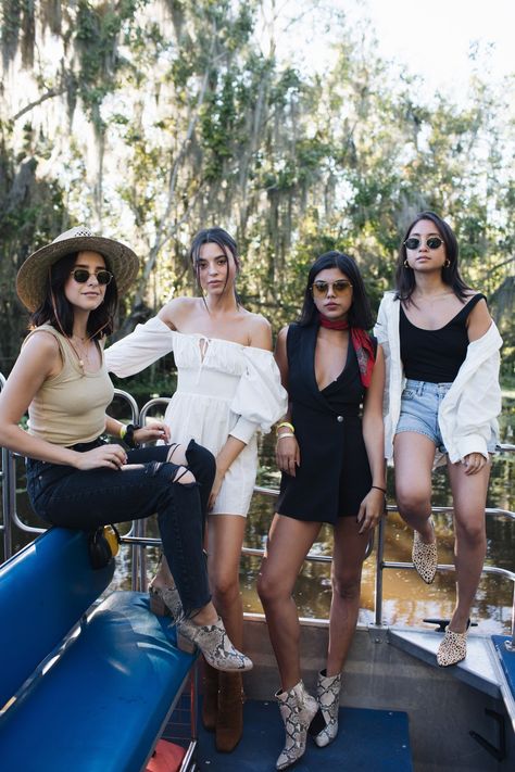 Fashion bloggers wearing Dolce Vita in New Orleans on a Swamp Tour Nola Inspired Outfits, Swamp Tour Outfit, Jazzfest New Orleans Outfits, New Orleans Aesthetic Outfit, Influencer Trip, New Orleans Swamp Tour, New Orleans Outfit, Tours In New Orleans, Louisiana Fashion