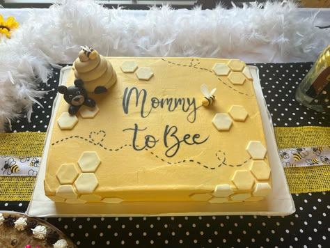 Mommy To Bee Cake Ideas, Mother To Bee Baby Shower Ideas, Bee Baby Shower Cupcakes, Baby Bee Shower Ideas, Bee Themed Baby Shower Cake, Mommy To Bee Baby Shower Theme, Bumblebee Baby Shower Ideas, Honeybee Baby Shower Theme, Bee Gender Reveal Cake