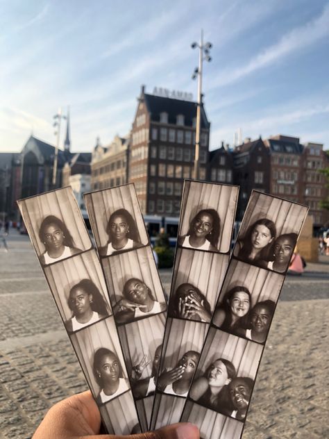 Amsterdam Friends Photo, Emma Chamberlain Amsterdam, Amsterdam Aesthetic Pictures, Amsterdam Ig Pics, Amsterdam Party Aesthetic, Photo Ideas Amsterdam, Amsterdam Pics Ideas, Amsterdam Travel Aesthetic, Amsterdam Girl Aesthetic