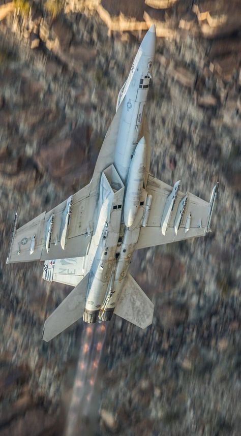 Jet Flying, Us Military Aircraft, Fly Navy, Super Hornet, Airplane Fighter, Jet Fighter, Air Fighter, Navy Aircraft, Military Pictures