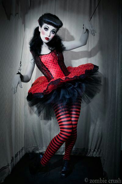 Cirque du Freak Marionettes And Puppeteers, Puppet Fashion, Marionette Costume, Doll Poses, Puppet Costume, Pierrot Clown, Creepy Carnival, Dark Circus, Female Clown