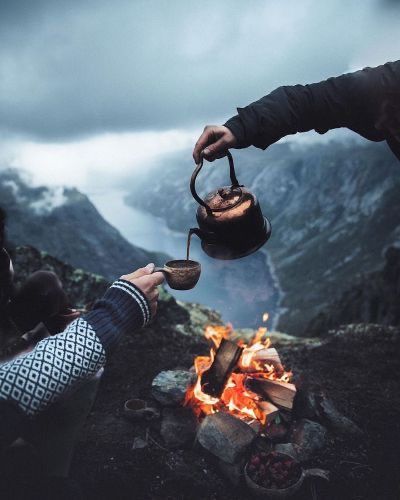 Bushcraft Tools, Selamat Hari Valentine, Vacation Captions, Survival Bushcraft, Campfire Coffee, Forest Camp, Camping Photography, Landscape Photography Tips, Brasov