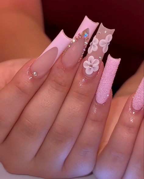 Pink Acrylic Nails Flowers, Latina Nail Designs Pink Short, Pink Latina Nails, Pink Quinceanera Nails, Nail Inspo Latina, Quince Nails Pink, Latina Acrylic Nails Short, Pink Pretty Nails, Latina Nail Designs Pink