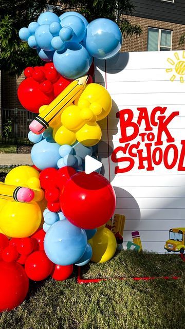 Balloon Design | Event Styling on Instagram: "‼️🚨‼️Giveaway Alert!!!   It’s that time of the year! As educators we know the importance of finding new ways to capture your parents and students attention. We also know how the parents love to show out for the first day of school! This is the perfect way. We would like to gift a B2S All in one for a special teacher or parent!  🎈All you need to do is make sure you follow us 🎈Like this post  🎈tag 1 person  🎈🎈You may earn an extra entry by sharing to your stories and tagging us!  The giveaway closes Friday! Don’t miss out. We will deliver to the location of your choice within 20 miles of Dallas Metro!   Meet the teacher, parent conferences, afterschool programs. The ALL IN One is fully customizable and a perfect addition to any event. Sale First Day Of School Balloon Decoration, First Day Of School Balloons, Back To School Balloon Decor, Teachers Day Decoration Ideas In School, Back To School Balloons, Parent Conferences, School Giveaways, Giveaway Alert, Parents Love